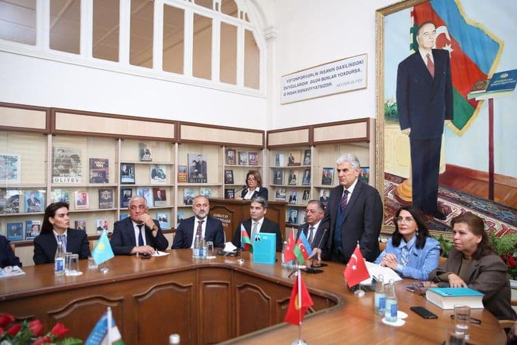 Professor Elman Quliyevin müəllifi olduğu kitabın təqdimat mərasimi keçirilib