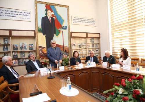 ADPU-nun Filologiya fakültəsinin və Beynəlxalq əlaqələr üzrə prorektorluğun nəzdində fəaliyyət göstərən Qərbi Azərbaycan Araşdırmalar Mərkəzinin təşkilatçılığı ilə professor 