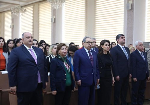 ADPU-nun Beynəlxalq əlaqələr üzrə prorektoru professor Mahirə Hüseynova və Filologiya fakültəsinin dekanı dosent Könül Həsənova Bakı Slavyan Universitetində “Yeni dövrün 