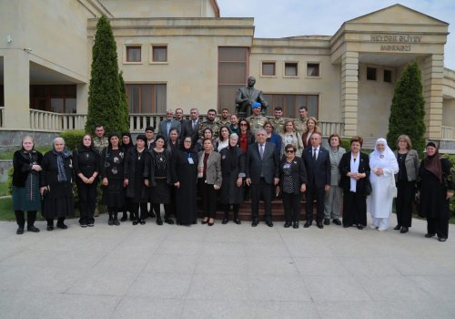 ADPU-nun Beynəlxalq əlaqələr üzrə prorektoru professor Mahirə Hüseynova və Filologiya fakültəsinin dekanı dosent Könül Həsənova Zaqatala şəhərindəki Heydər Əliyev Mərkəzində  