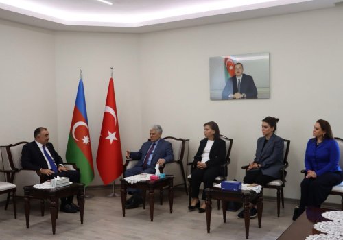 Türkiyədə işgüzar səfərdə olan Azərbaycan Dövlət Pedaqoji Universitetinin heyəti Azərbaycan Respublikasının Türkiyədəki səfirliyinin qonağı olmuşdur.  Görüş zamanı heyət Türkiyə universitetləri ilə mümkün əməkdaşlıqlar barədə məlumat vermiş, iki ölkə aras