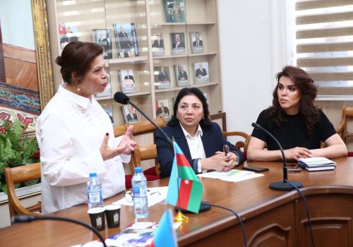 ADPU-nun Filologiya fakültəsinin Azərbaycan dilçiliyi kafedrasının təşkilatçılığı ilə  “Azərbaycan dilçiliyi XXI yüzillikdə: reallıqlar, perspektivlər” adlı Respublika elmi-praktik konfransı keçirilmişdir.  Konfransın açılışında ADPU-nun və Filologiya fak